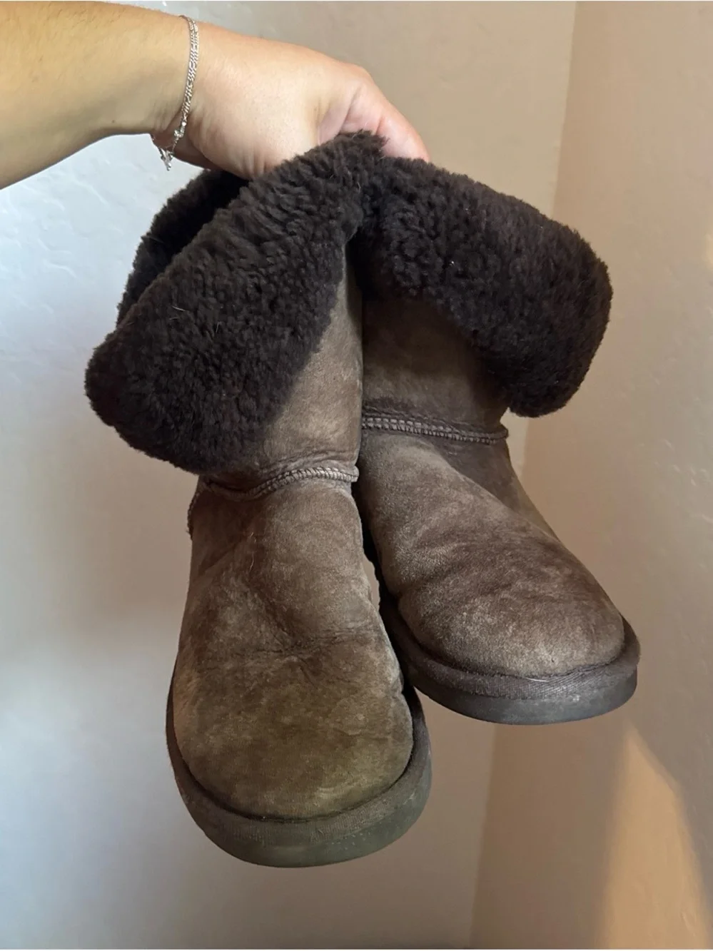 Ugg Bailey Button Brown